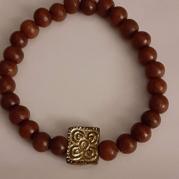 Natural brown wood beaded stretch bracelet gold tone charm - Picture 2 of 2